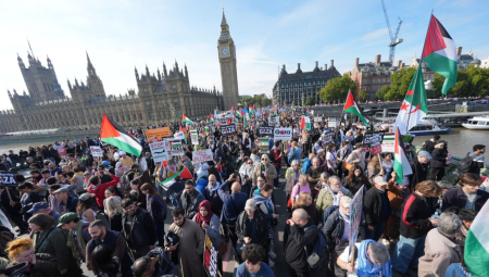 استطلاع: 4 من كل 10 بريطانيين يفكرون في قطع صداقاتهم بسبب الصراع الإسرائيلي الفلسطيني