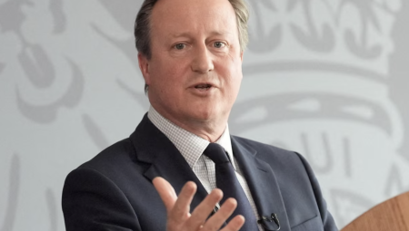 ديفيد كاميرون يكشف إصابته بسرطان البروستاتا ويدعو لاعتماد برنامج فحص وطني