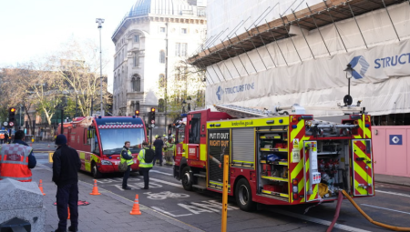 عشرات رجال الإطفاء يسيطرون على حريق تحت الأرض في هولبورن دون إصابات