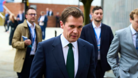 روبرت جينريك يثير جدلاً واسعًا بعد تصريحاته عن عدم رؤية وجه أبيض في برمنغهام