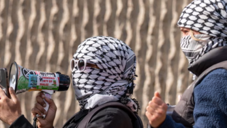 رسائل مسرّبة تكشف تورّط جامعات بريطانية في مراقبة حسابات طلابها لصالح شركات أسلحة