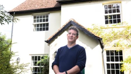 بريطاني يعرض كوخه الفيكتوري في يانصيب يستهدف الأمريكيين الخائفين من ترامب