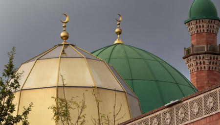 الحكومة البريطانية تبحث تعريفًا جديدًا للإسلاموفوبيا يحافظ على حرية التعبير