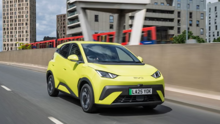 لأول مرة.. السيارات الكهربائية أرخص من سيارات البنزين في بريطانيا