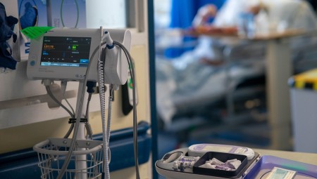 403 خطأ لا يُغتفر في مستشفيات بريطانيا.. قفازات داخل المرضى واستئصال أعضاء بالخطأ