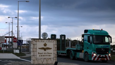 اعتقال بريطاني في قبرص بتهمة التجسس لصالح إيران على قاعدة لسلاح الجو الملكي