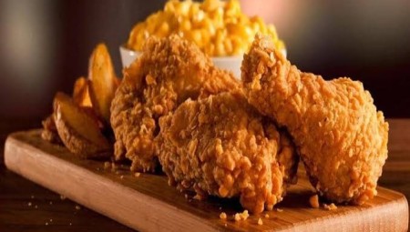 6 أطعمة تدمر صحة الأمعاء بصمت.. خبراء يحذرون من أخطرها