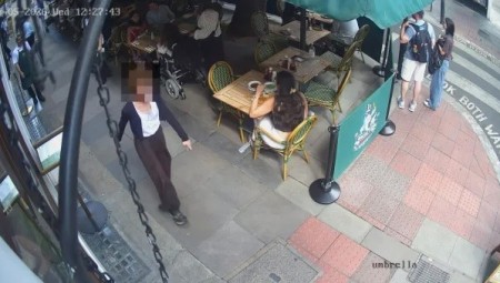 هددتني بالمقص.. حلاق يروي كيف أوقف منفذة هجوم طعن وسط لندن
