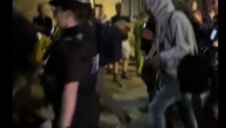 طالبو لجوء يفرون من مساكنهم بسبب احتجاجات ضدهم في ثيتفورد بمقاطعة نورفولك