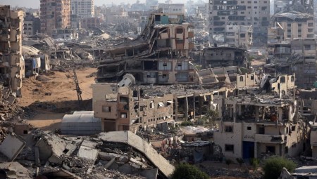 الغارديان: ترامب أمام خيار حاسم.. إما الضغط على نتنياهو أو ترك غزة تغرق في المأساة