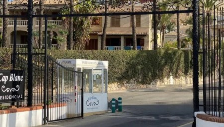 العثور على جثتي زوجين في مسبح بفيلا مستأجرة في إسبانيا