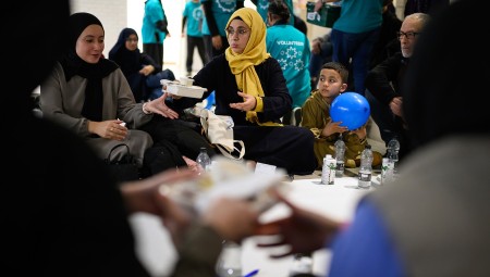مسلمو إنجلترا مندمجون ويشعرون بانتماء قوي لمجتمعاتهم رغم ارتفاع معدلات الوحدة