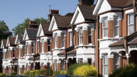 أسعار المنازل في بريطانيا ترتفع لأول مرة منذ أبريل
