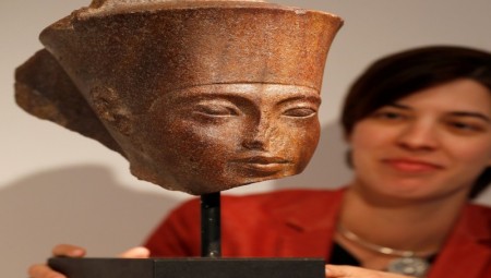 توت عنخ أمون في زيارة خاصة إلى لندن