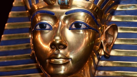 توت عنخ آمون يبهر الجمهور اللندني قبيل عودته النهائية إلى مصر