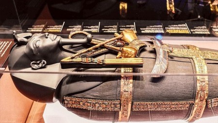  توت عنخ آمون يبهر الجمهور اللندني قبيل عودته النهائية إلى مصر